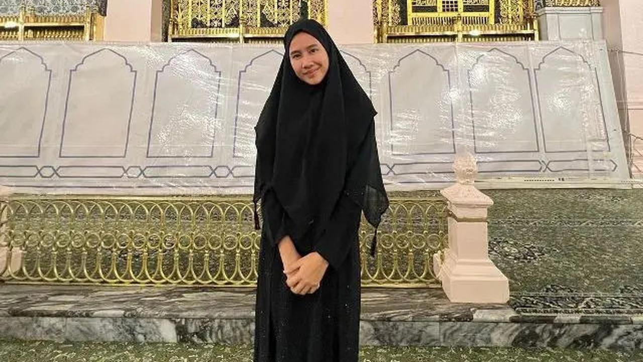6 Artis yang Sering Dikira Non Muslim Pakai Hijab, Alyssa Daguise Bikin Pangling