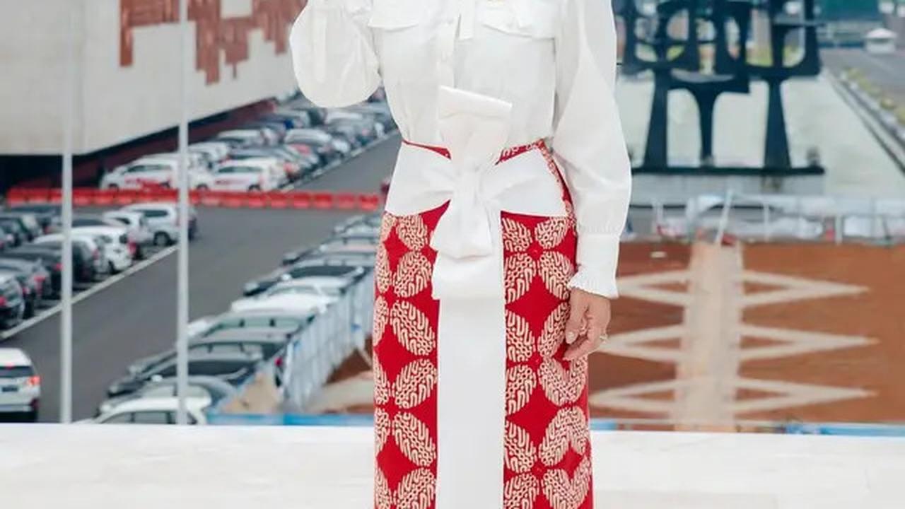 8 Inspirasi Batik dan Kebaya Merah Putih ala Kris Dayanti, Cocok untuk Hari Kemerdekaan 17 Agustus 1945 HUT RI ke-80