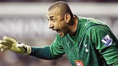 Gaya kiper Tottenham Hotspur asal Brasil, Heurelho Gomes di partai replay perempat final FA Cup lawan Fulham di White Hart Lane, 24 Maret 2010. AFP PHOTO / GLYN KIRK 