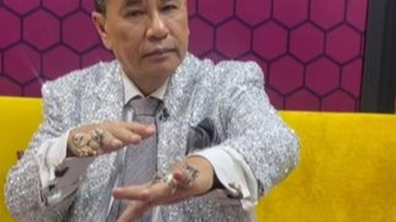 Hotman Paris Nikmati Hidup Usai Sakit Parah: Kerja di Rumah Pakai Kolor, Meeting ke Kafe