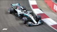 Lewis Hamilton, meraih pole position pada F1 GP Singapura setelah mencatat waktu lap tercepat pada kualifikasi, Sabtu (15/9/2018). (Twitter/F1)
