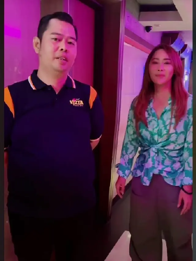 Inul Daratista di Tempat Karaokenya Sambil Bahas Pajak