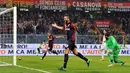 Pemain Genoa, Leonardo Pavoletti merayakan golnya ke gawang AC Milan pada lanjutan Serie A Italia di  Luigi Ferraris stadium,  Genoa, Rabu (25/10/2016) dini hari WIB. Genoa menang 3-0. (EPA/Simone Arveda)