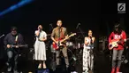 Grup musik Barasuara tampil dalam acara XYZ Day 2018 di Jakarta, Rabu (25/4). XYZ Day 2018 merupakan ajang perkenalan dari bersatunya media daring terkemuka yaitu PT Liputan Enam Dot Com dan PT KapanLagi Dot Com Networks. (Liputan6.com/Immanuel Antonius)