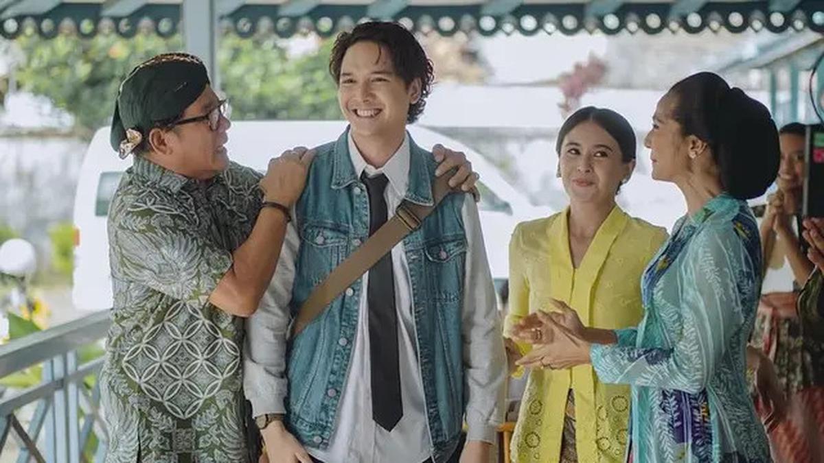 6 Outfit Maudy Koesnaedi dengan Kebaya dalam Series 'Losmen Bu Broto', Bergaya Klasik dan Berwibawa
