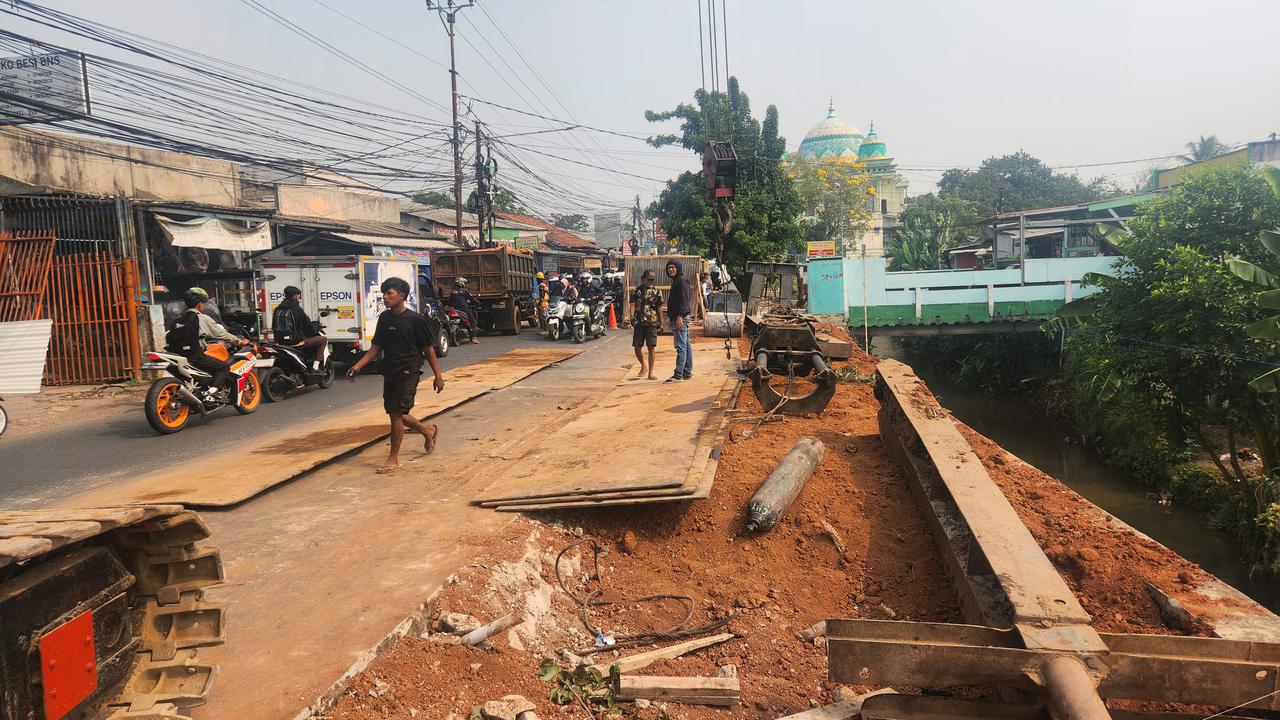 Atasi Macet Sawangan, Jalan Cipayung Dilebarkan hingga 12 Meter