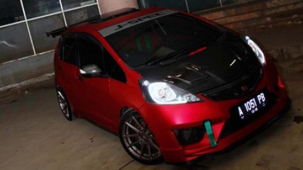 Modif Jazz RS, gaya street racing dengan pemanis sunroof