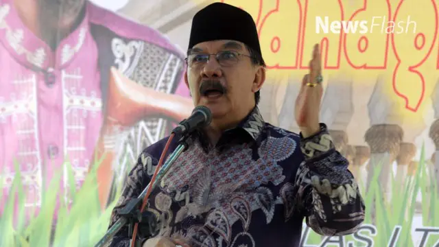 Pengacara mantan Ketua Komisi Pemberantasan Korupsi (KPK) Antasari Azhar, Boyamin Saiman, mengancam bakal melaporkan Kapolda Metro Jaya 