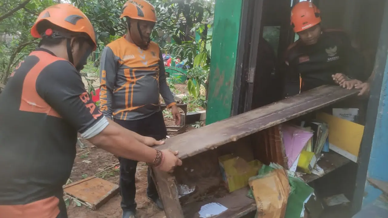 Pulihkan Fasilitas Pendidikan Pasca Banjir, BAZNAS Lakukan Aksi Resik di Ponpes Umar bin Khattab