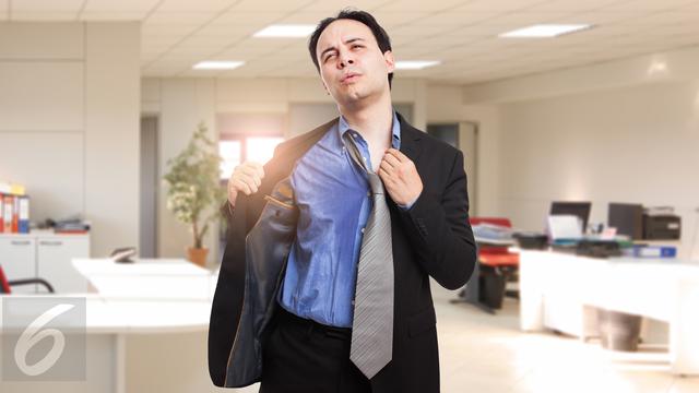 Pria Berkeringat Gerah