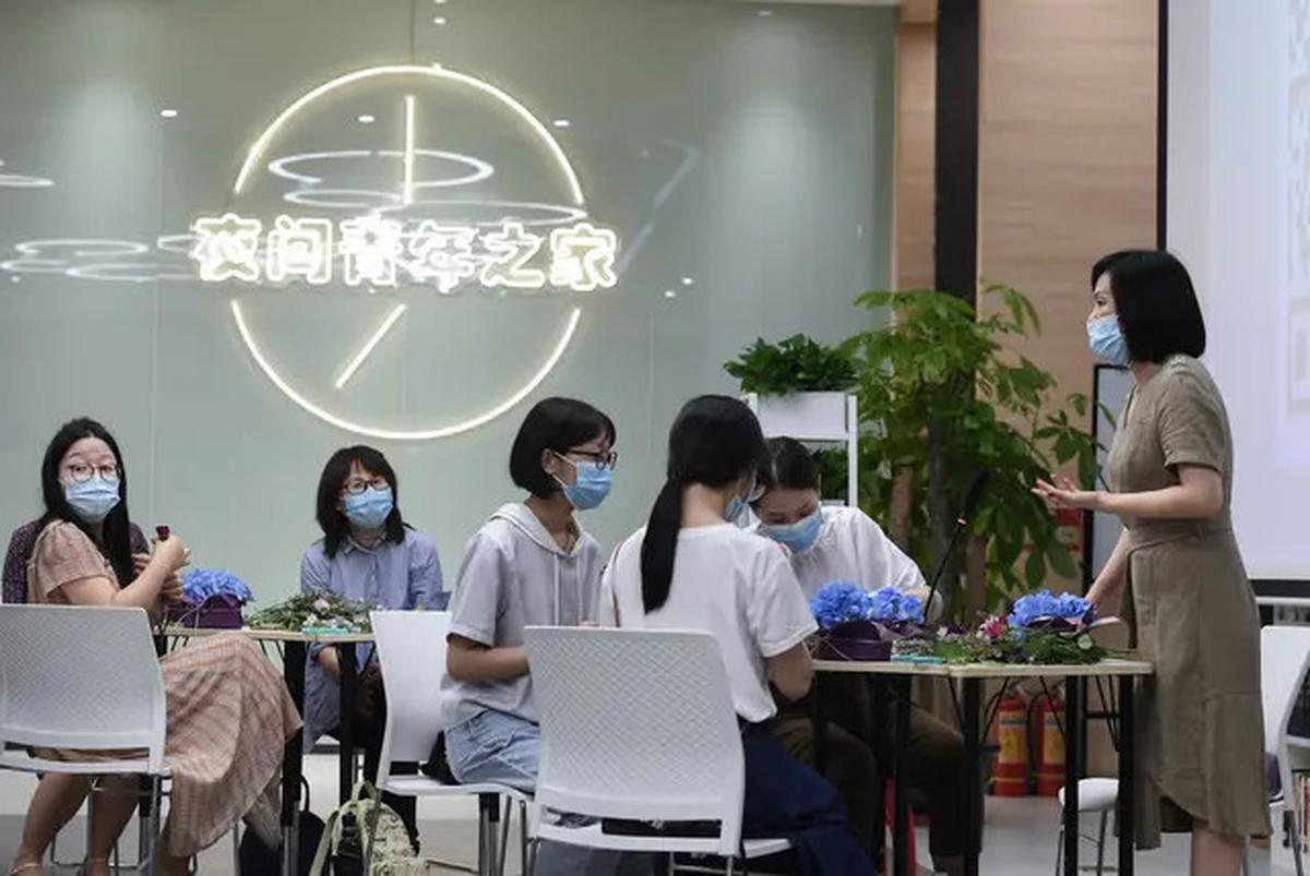 Robot Humanoid Pertama di China Diterima Kuliah S3 Seni.