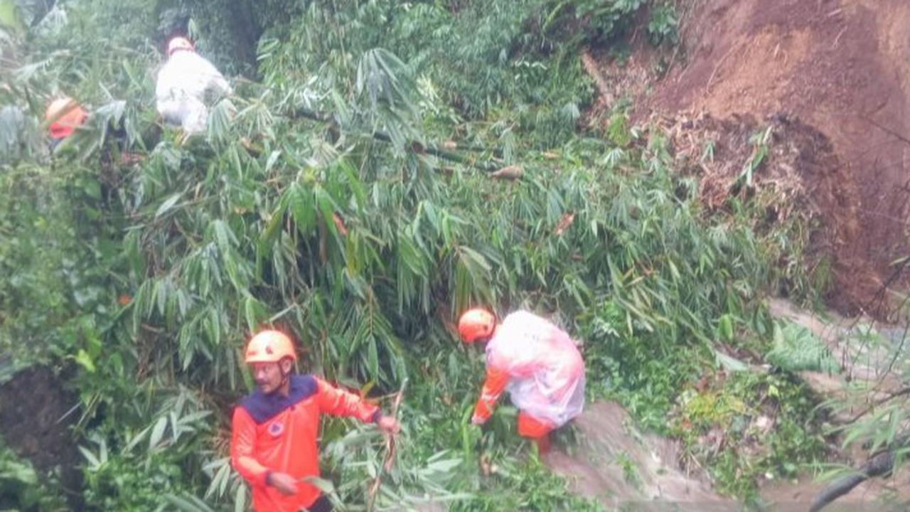 Cuaca Ekstrem di Sukabumi Sebabkan Longsor, Puluhan Rumah Hancur hingga Akses Jalan Tertutup