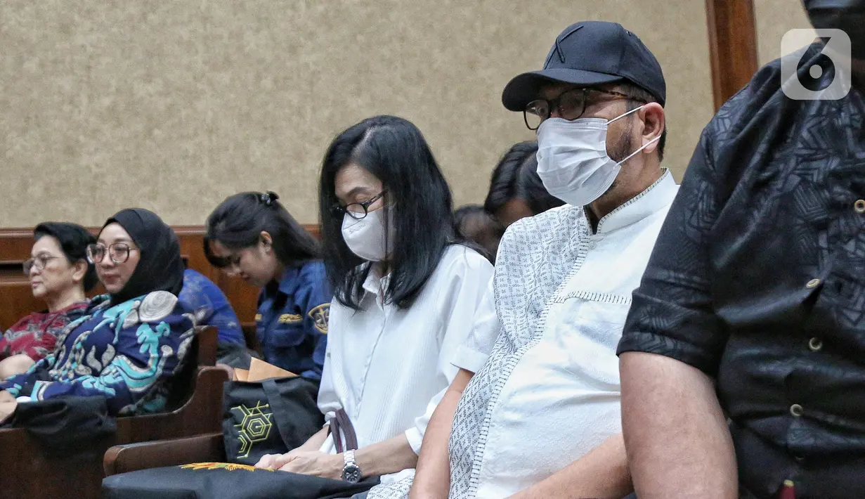 Selain pidana penjara, Majelis Hakim juga menjatuhkan hukuman denda kepada Zarof Ricar sejumlah Rp1 miliar, dengan ketentuan apabila denda tidak dibayar maka diganti kurungan enam bulan. (Liputan6.com/Angga Yuniar)