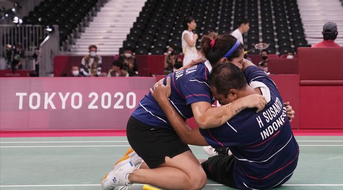 Hary Susanto/Leani Ratri saat memenangkan final badminton SL3-SU5 di Paralimpiade Tokyo 2020 (AP)