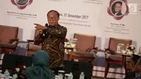 Anggota Dewan Pertimbangan Presiden (Wantipres) Sidharto Danusubroto memaparkan segala tantangan dan peluang politik yang akan dihadapi pada tahun 2018, pada acara Rembuk Nasional 2017, "Outlook 2018" di Jakarta, Kamis (21/12).(Liputan6.com/Faizal Fanani)