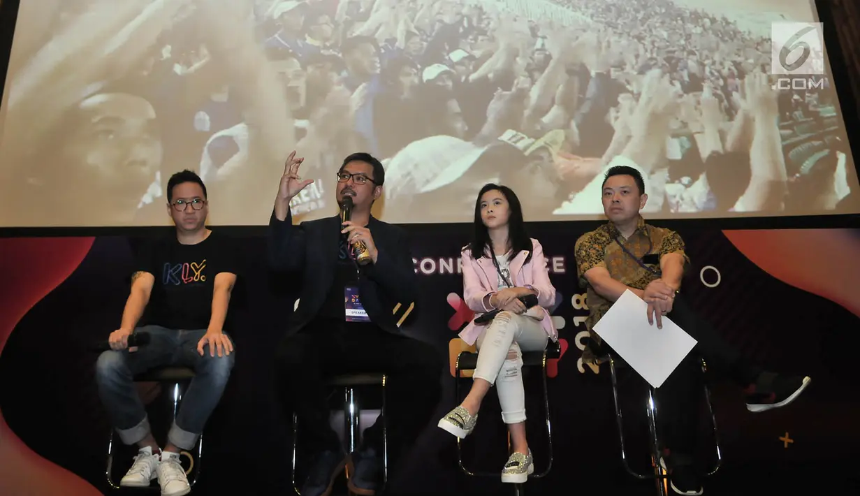 CEO Kapanlagi Youniverse (KLY) Steve Christian (kedua kiri) memberi keterangan saat menggelar konferensi pers di sela XYZ Day 2018 di The Hall, Senayan City, Jakarta, Rabu (25/4). (Merdeka.com/Iqbal S Nugroho)