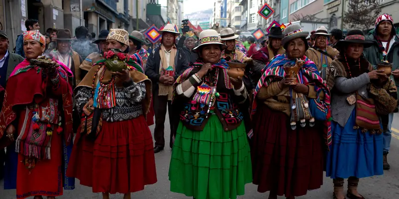 Ritual Sambut Pameran Miniatur Dewa Kemakmuran di Bolivia