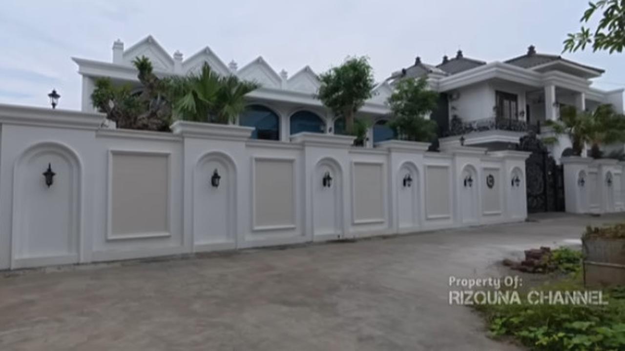 Potret Rumah Mewah Bak Istana Milik Para Bos Ikan, Penghasilan Satu Bulan Rp400 Juta 'Desa Paling Kaya