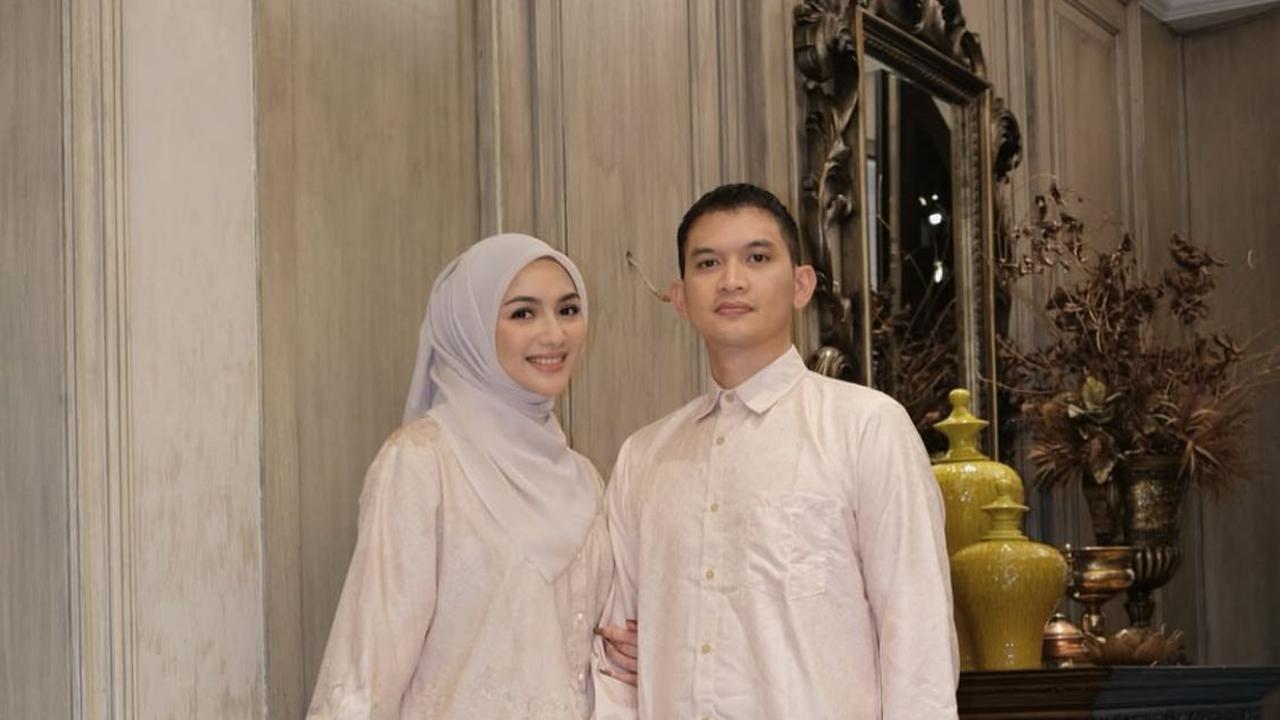 Inspirasi Model Baju Lebaran Couple Ala Citra Kirana, Bikin Keluarga Makin Kompak