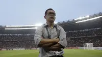 Pelatih Persela, Aji Santoso, usai melawan Persija pada laga Liga 1 di SUGBK, Jakarta, Selasa (20/11). Persija menang 3-0 atas Persela. (Bola.com/Vitalis Yogi Trisna)
