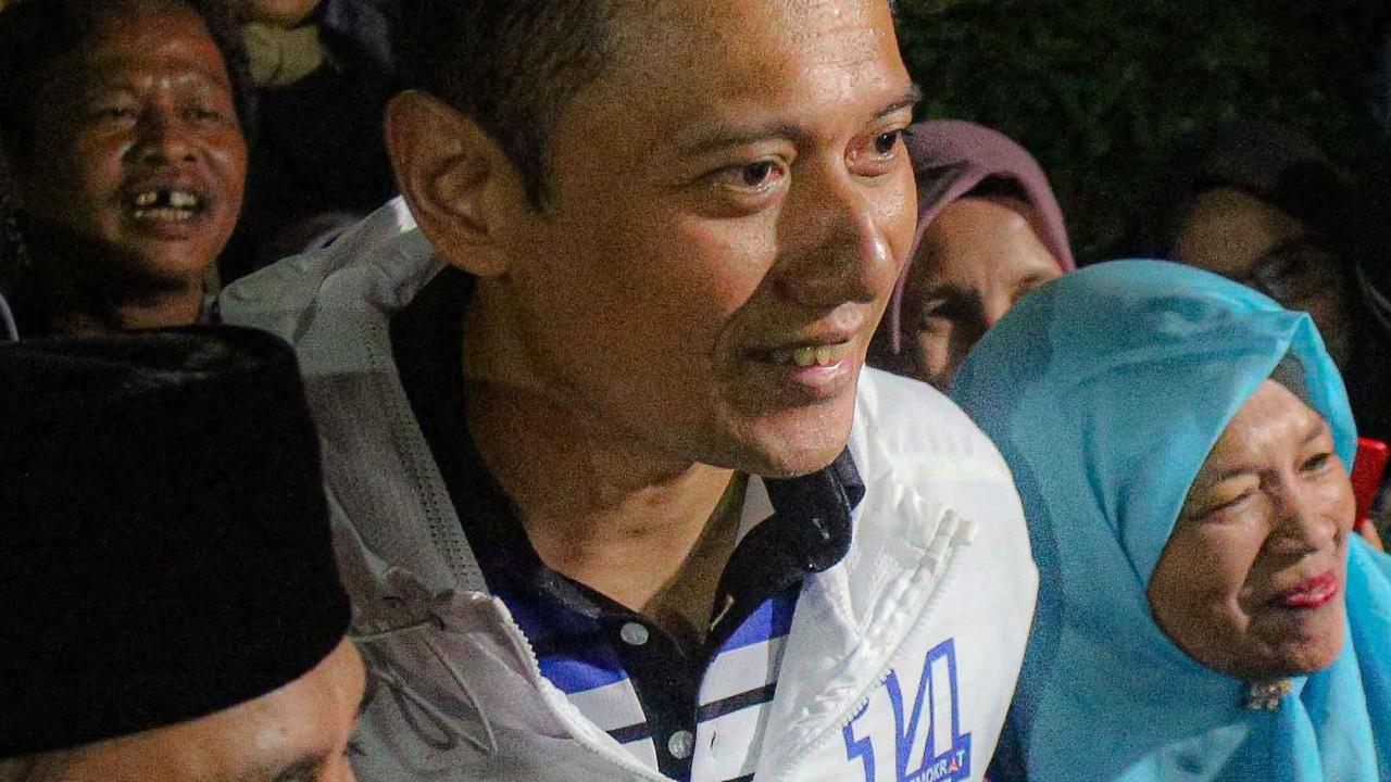 "Beliau menyampaikan salam, salam rindu dan mendoakan yang terbaik bagi bapak dan ibu semuanya," kata AHY.<br style="color: rgb(85, 85, 85); font-family: Roboto, Arial, sans-serif; font-size: 16.5px; background-color: rgb(255, 255, 255);">