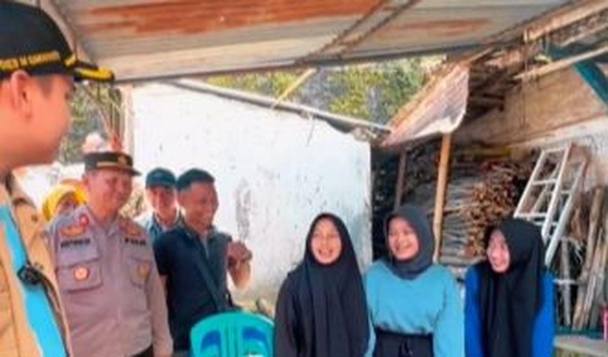 "(cita-cita) mau jadi guru BK? kenapa mau jadi guru BK? mau marahin anak-anak yang nakal ya?," kata Dico.