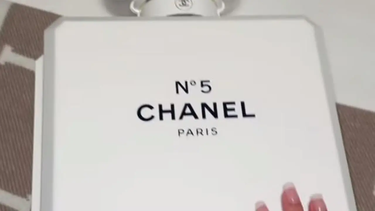 Chanel ditertawakan menjual kalender advent karena isinya tak sebanding dengan harganya