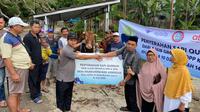 Ajaib Group bekerja sama dengan Dewan Pimpinan Pusat Konfederasi Serikat Pekerja Seluruh Indonesia (DPP KSPSI) menyerahkan hewan kurban untuk warga Desa Haurkuning Kabupaten Kuningan, Jawa Barat