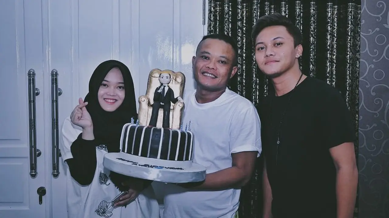 7 Potret Kebersamaan Rizky Febian dan Putri Delina, Kakak Adik yang Kompak