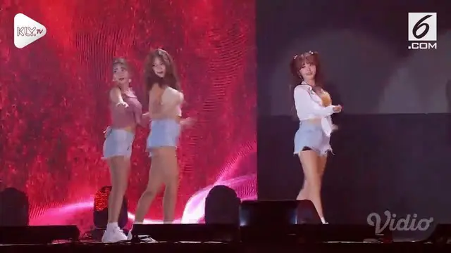 Girlband Korea, AOA, tampil seksi dan membuat penonton Penutupan Asian Para Games 2018 bergoyang dengan beberapa lagunya.
