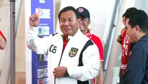 Presiden Prabowo Subianto menonton langsung laga timnas Indonesia versus China dalam matchday ke-9 Grup C Kualifikasi Piala Dunia 2026 zona Asia di Stadion Utama Gelora Bung Karno (GBK), Senayan, Jakarta, Kamis (5/6/2025). (Tangkapan layar)