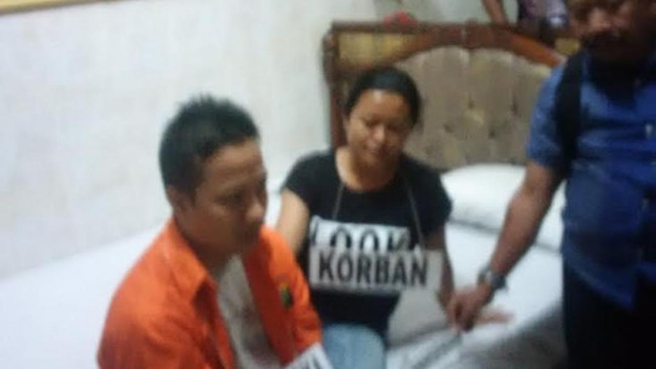 Ini adegan rekonstruksi pembunuhan sekretaris cantik XL