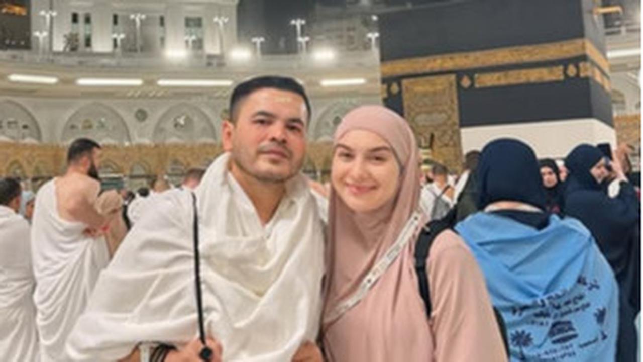 7 Momen Haru Penyambutan Irish Bella dan Haldy Sabri Pulang Haji, Langsung Peluk Anak-Anak di Bandara hingga Bagikan Kabar Baik