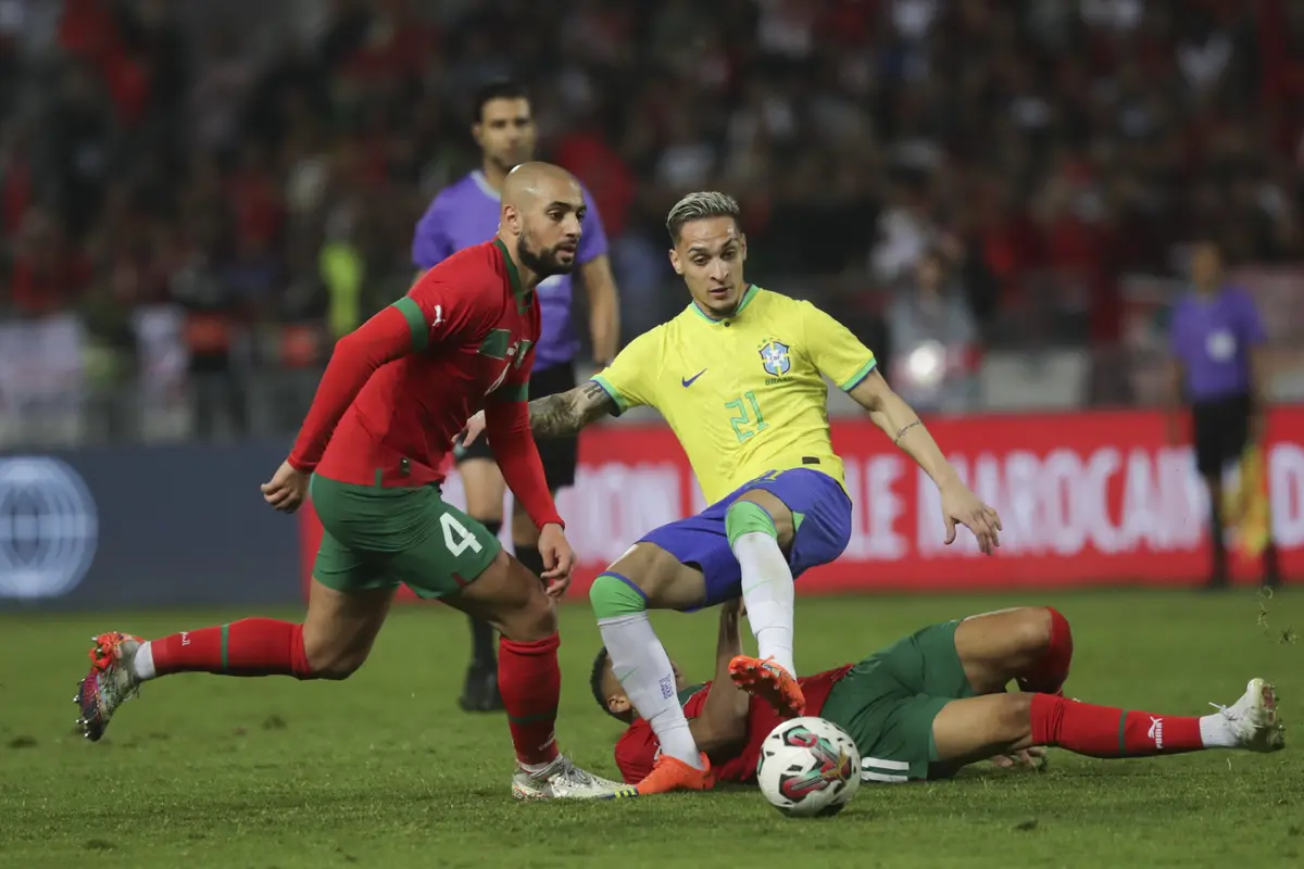 Sofyan Amrabat, Antony