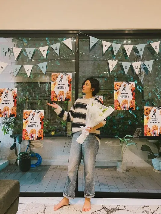 “Lah kok ganteng,” komentar netizen. “Rambutnya kak sheila diapain, ganteng jadinya,” timpal lainnya. "Bingung mau bilang ganteng atau cantik," kata salah satu netizen. @sheiladaisha.