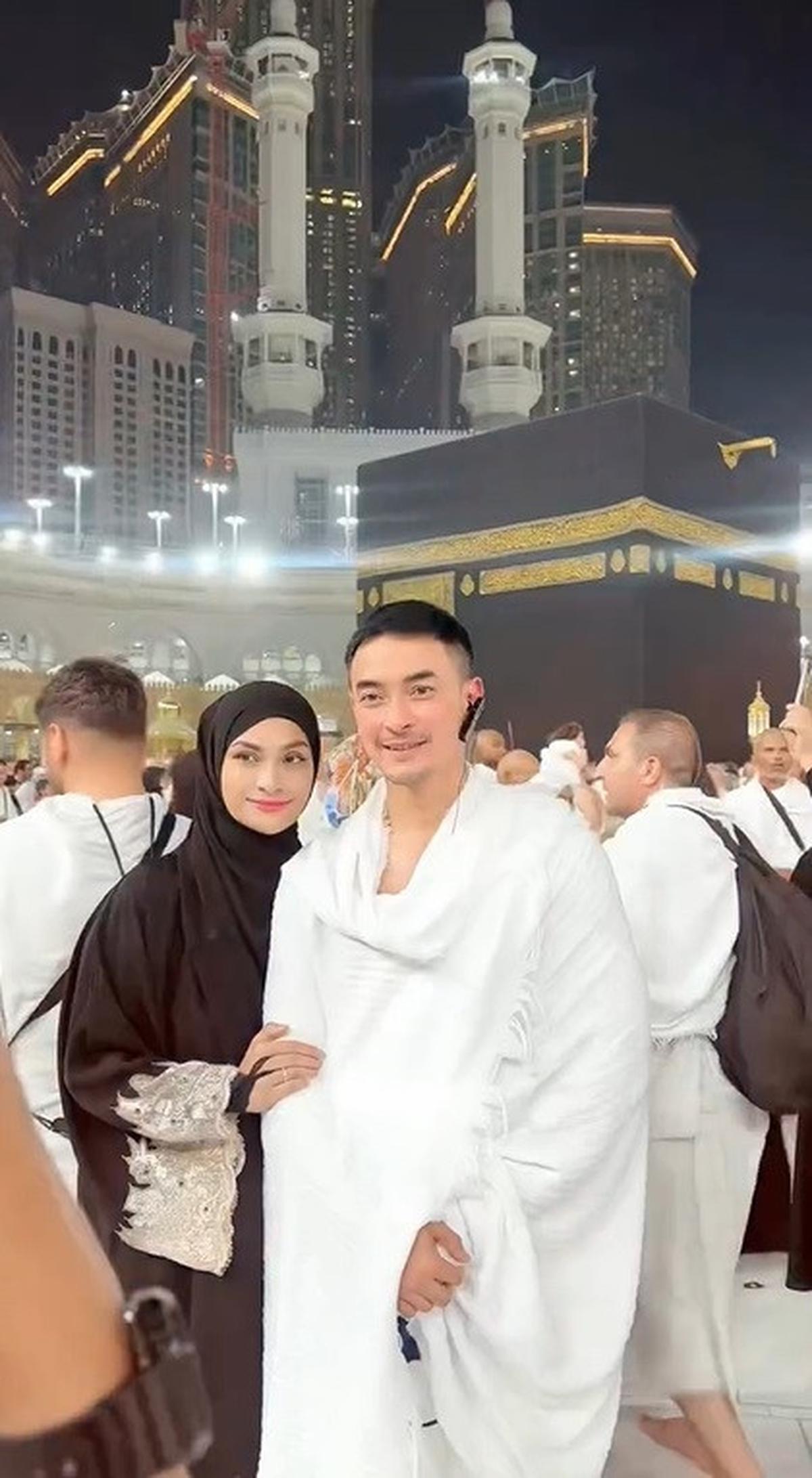 Potret Putri Zulhas Jalani Umroh dengan Zumi Zola Usai Resmi Menikah