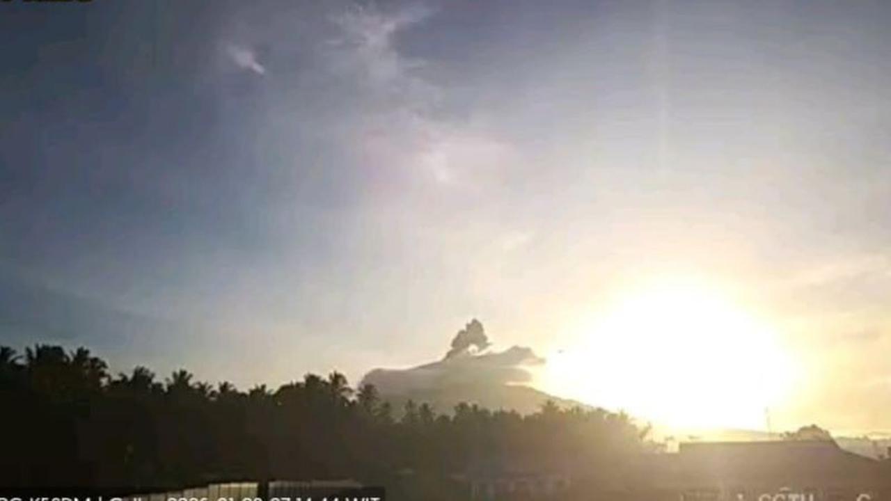 Erupsi Gunung Ibu Lontarkan Abu 400 Meter di Halmahera Barat, Status Waspada Level II