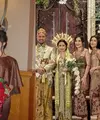 Febby Rastanty dapat kehormatan untuk jadi bridesmaid di pernikahan dua sahabatnya. Back to back jadi bridesmaid, Febby Rastanty tampil totalitas dengan gaya yang anggun [@febbyrastanty]