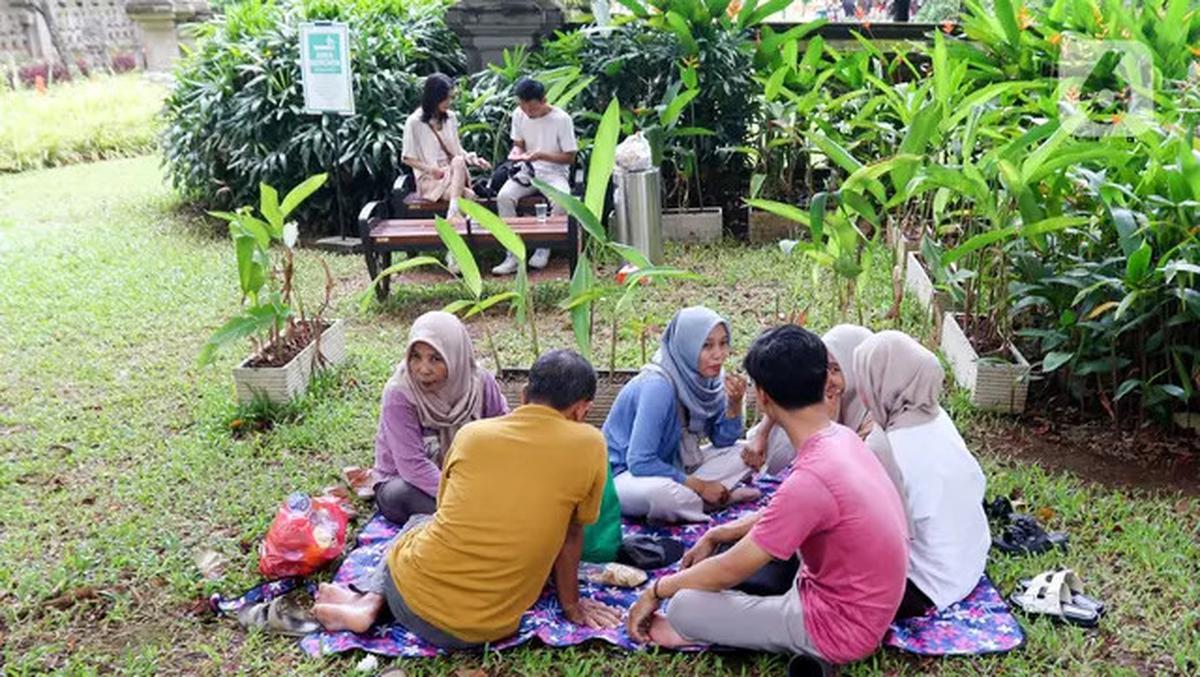 Libur Panjang Perayaan Waisak 2025, TMII Jakarta Diserbu Puluhan Ribu Pengunjung