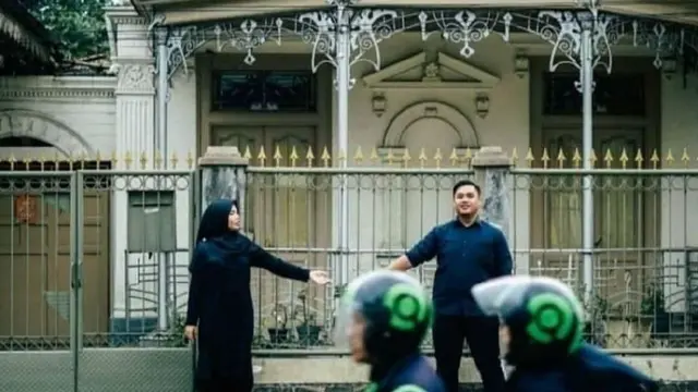 6 Momen Apes saat Foto Prewedding Ini Bikin Calon Pengantin Senyum Tipis