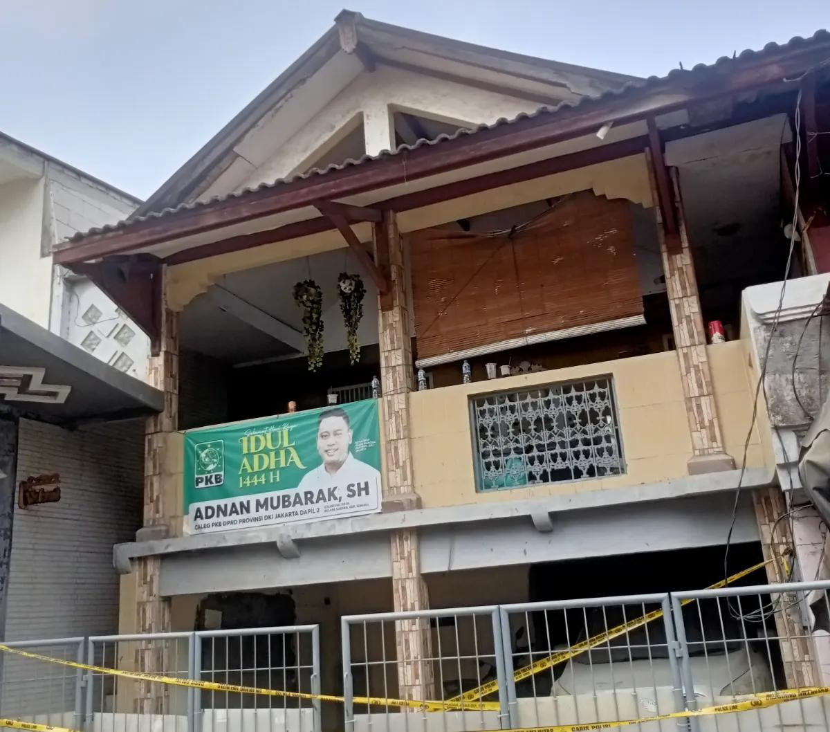Kasatreskrim Polres Metro Jakarta Utara, AKBP Iverson Manossoh mengungkapkan H merupakan pengusaha peralatan umrah.