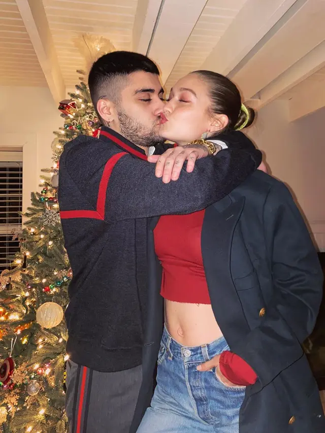 Dikabarkan Tengah Hamil, Ini 6 Potret Kemesraan Gigi Hadid dan Zayn Malik