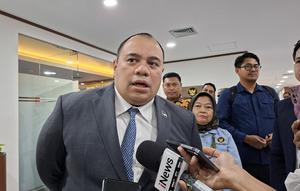 Chief Investment Officer (CIO) Danantara, Pandu Sjahrir di Kantor Kemenko Bidang Pangan, Jakarta, Rabu (17/12/2025). Pandu menghadiri rapat koordinasi yang membahas proyek pengolahan sampah jadi energi listrik atau waste to energy (WTE). (Liputan6.com/Arief)