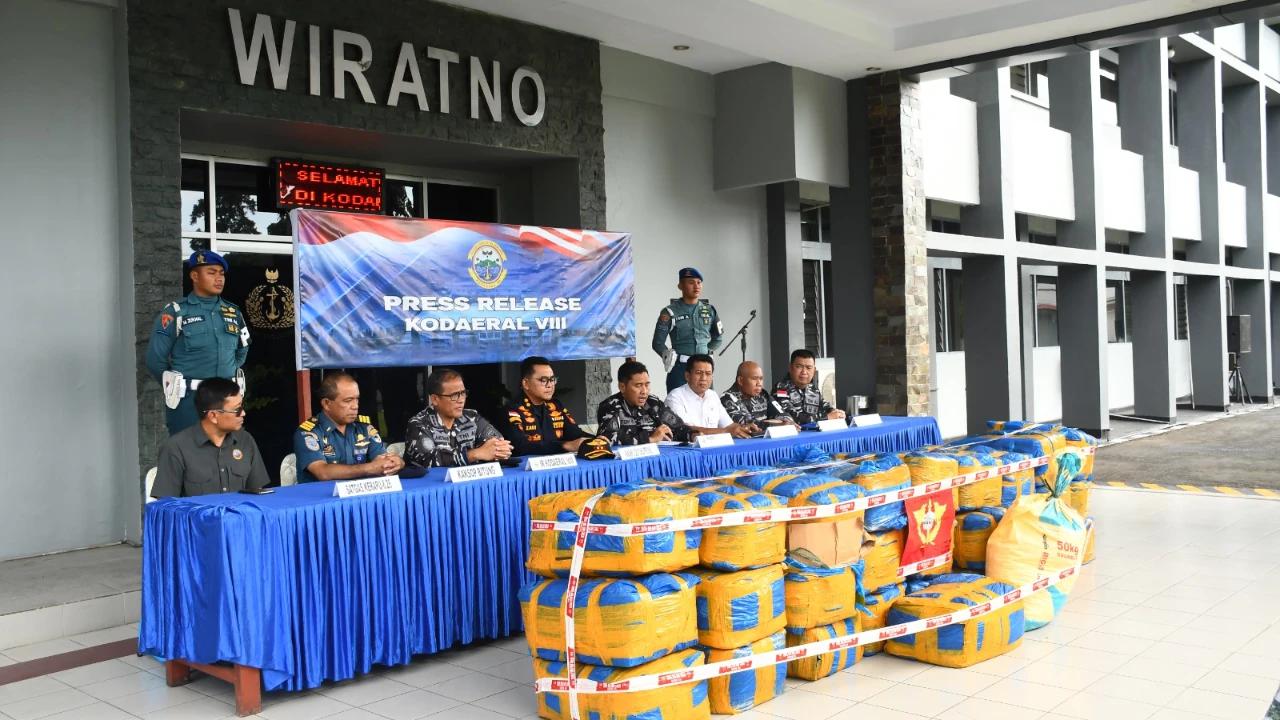 TNI AL-Bea Cukai Gagalkan Penyelundupan 1,4 Ton Sianida Asal Filipina di Pelabuhan Bitung