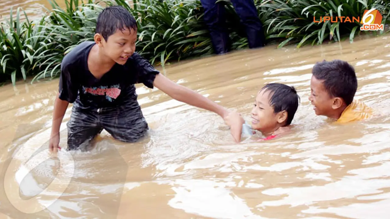 7-serba-serbi-banjir-140120c.jpg