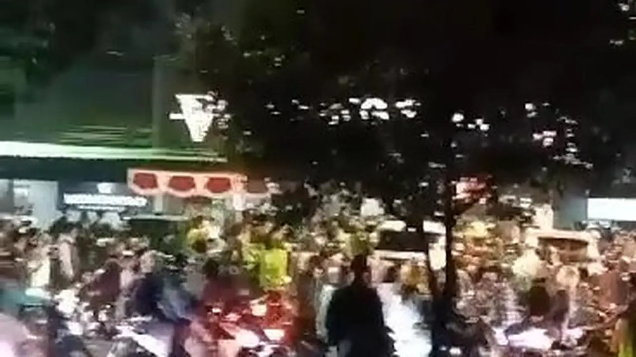 Tangkapan Layar Video Viral Keributan Youtuber Laurendra Hutagalung dengan Pengemudi Ojol di Tebet.
