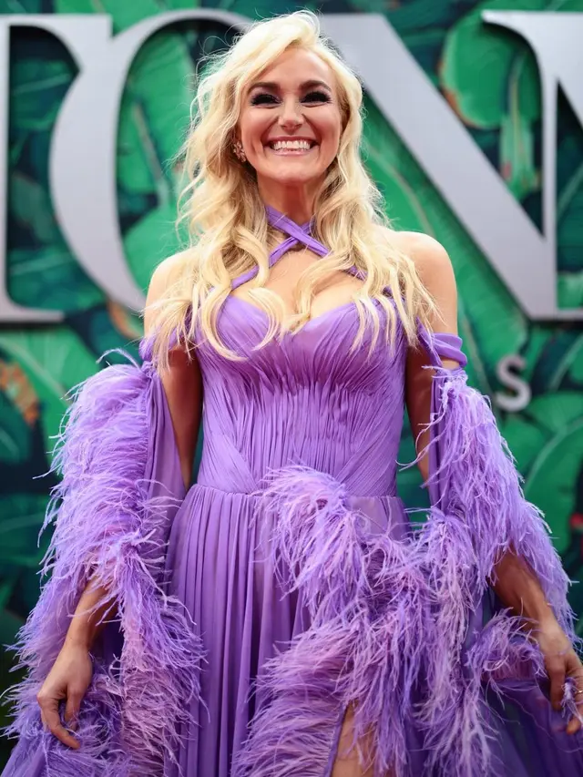 Betsy Wolfe