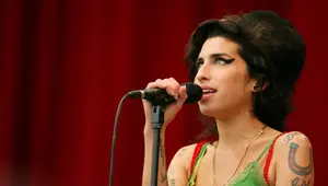 23 Juli 2011: Amy Winehouse Ditemukan Tewas Akibat Keracunan Alkohol