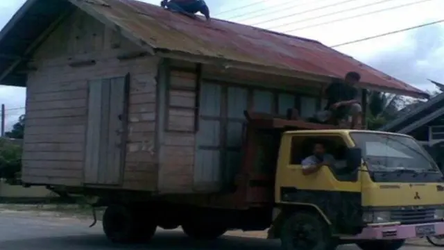 7 Benda Dibawa Pakai Truk Ini Absurd Abis