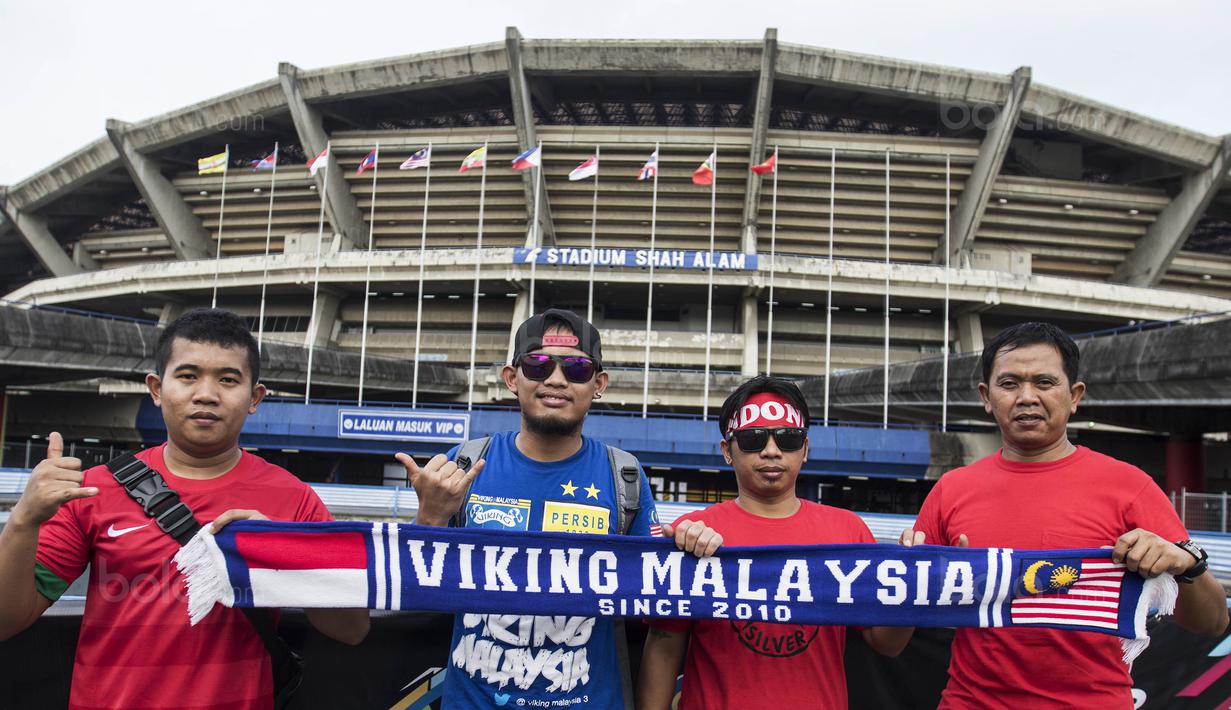 Pendukung Persib, Viking, datang untuk menonton Timnas Indonesia melawan Filipina pada laga SEA Games di Stadion Shah Alam, Selangor, Kamis (17/8/2017). Indonesia menang 3-0 atas Filipina.(Bola.com/Vitalis Yogi Trisna)